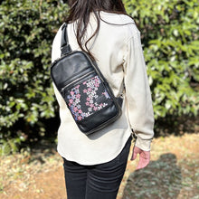 画像をギャラリービューアに読み込む, CAMEO KINRAN SLING BACK PACK カメオ 金襴ボディバッグ